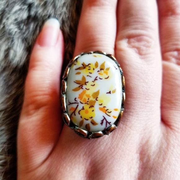 Vintage Ring - Picture 1 of 3